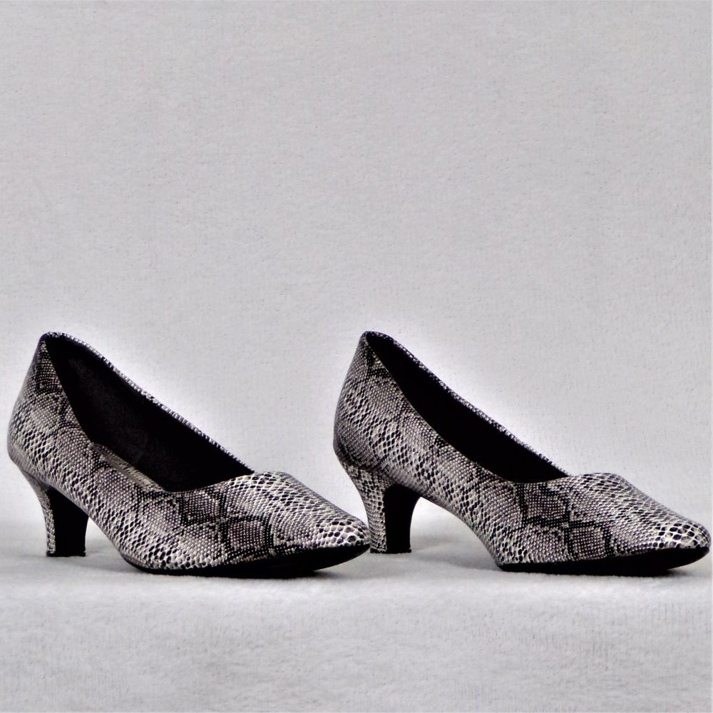 Mid-heel pumps 7W faux-snake black, gray, white